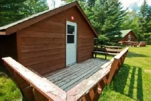 Standard Kulübe, Ortak Banyo (Cedar Cabins)