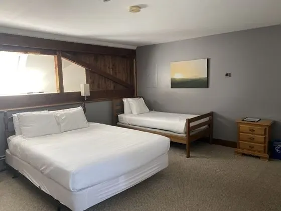 Queen with a twin bed