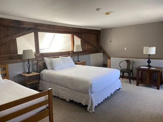 Queen with a twin bed