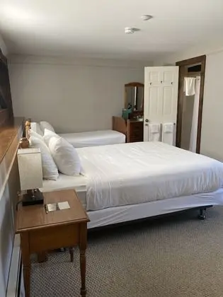 Queen with a twin bed