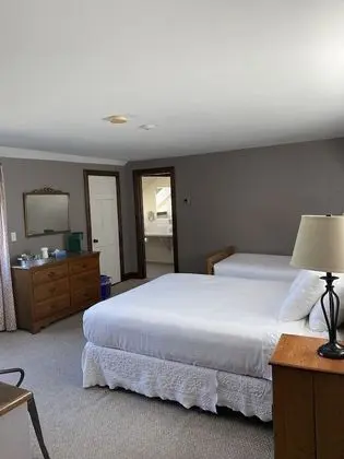 Queen with a twin bed