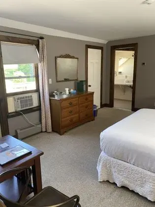 Queen with a twin bed