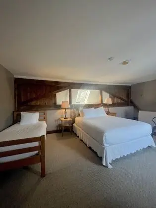 Queen with a twin bed