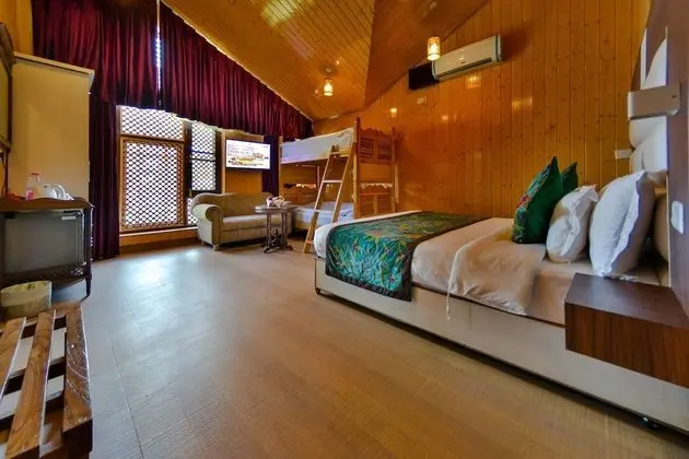 Super Deluxe Family Suite