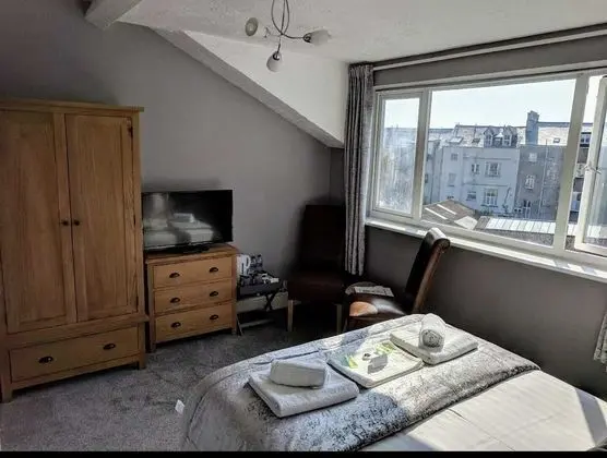 Classic Tek Büyük Yataklı Oda
