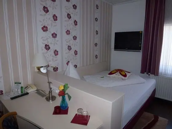 Comfort Tek Büyük Yataklı Oda