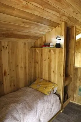 Kulübe (Birch - shared shower access)