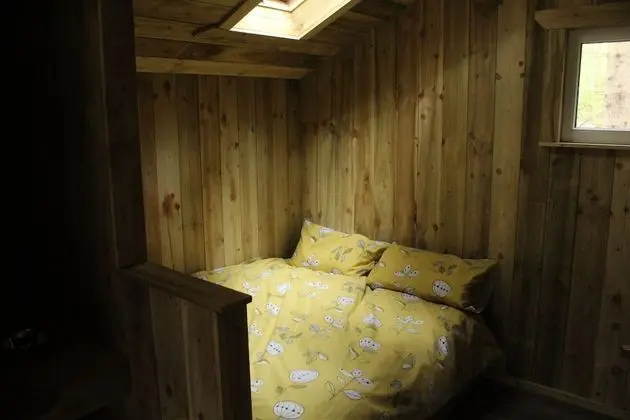 Kulübe (Birch - shared shower access)