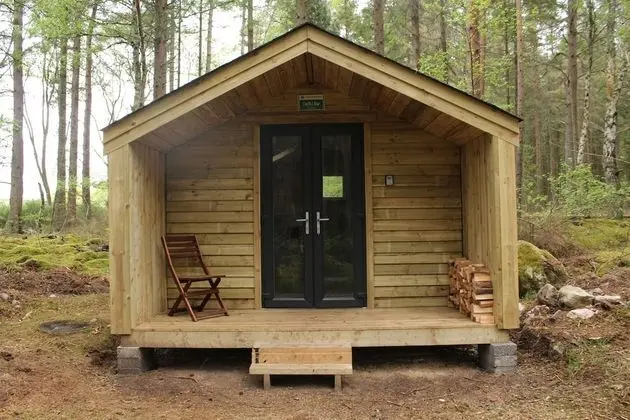 Kulübe (Birch - shared shower access)