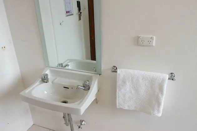 Tek Büyük Yataklı Oda, Ortak Banyo