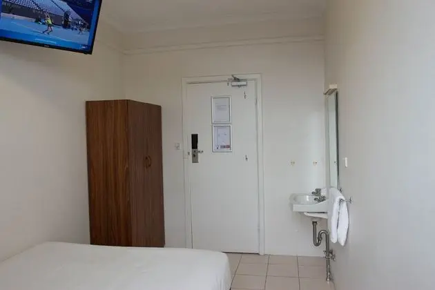 Tek Büyük Yataklı Oda, Ortak Banyo