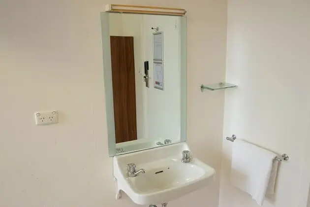 Tek Kişilik Oda, Ortak Banyo