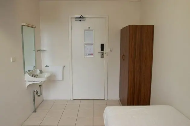 Tek Kişilik Oda, Ortak Banyo