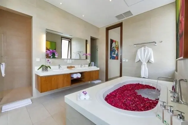 Deluxe Villa, 5 Yatak Odası, Sigara İçilmez, Havuz Manzaralı