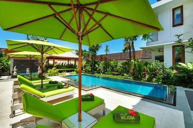 Deluxe Villa, 5 Yatak Odası, Sigara İçilmez, Havuz Manzaralı