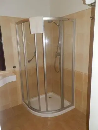 Comfort Tek Büyük veya İki Ayrı Yataklı Oda