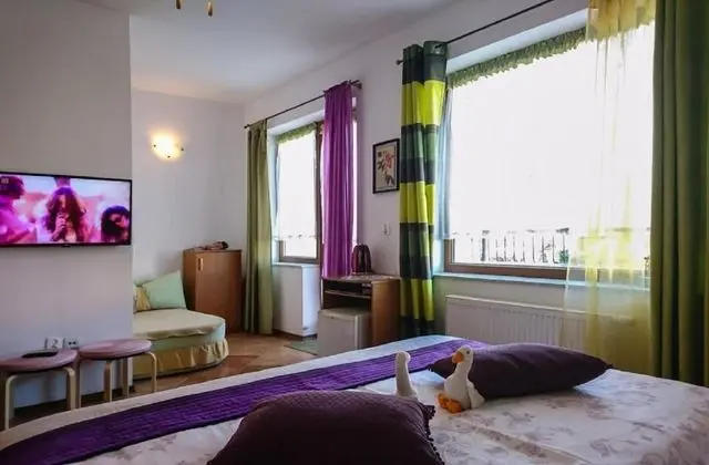 Üç Kişilik Oda