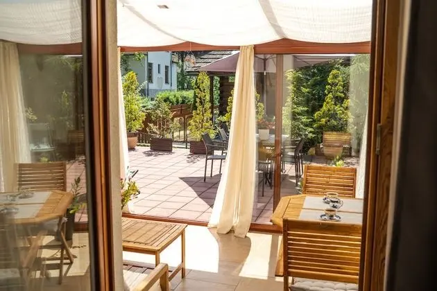 Tek Büyük veya İki Ayrı Yataklı Oda, Balkon