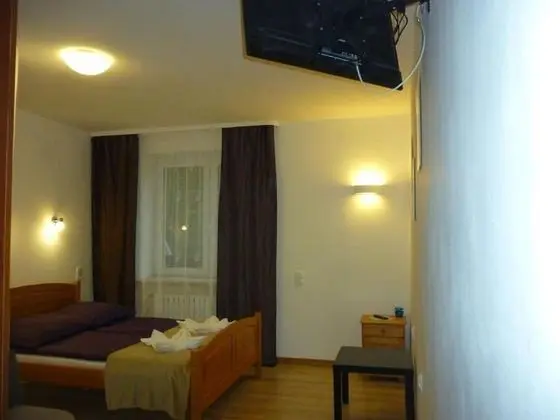 Tek Büyük Yataklı Oda (2)