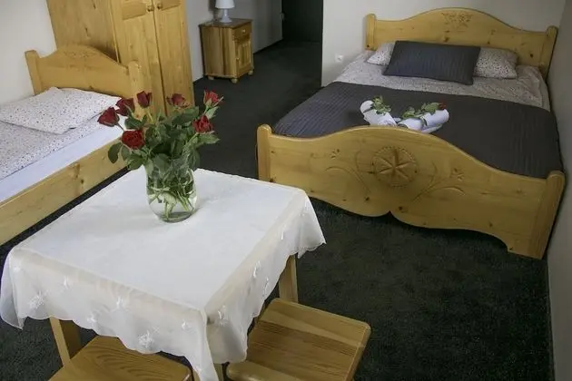 Basic Üç Kişilik Oda, Birden Çok Yatak, Sigara İçilmez