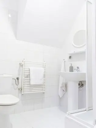 Basic Tek Büyük veya İki Ayrı Yataklı Oda (External Bathroom)