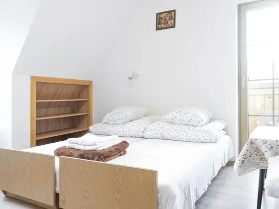 Basic Tek Büyük veya İki Ayrı Yataklı Oda, Ortak Banyo