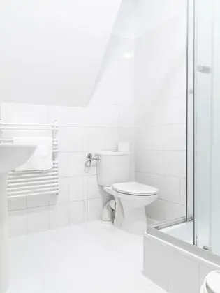 Basic Tek Büyük veya İki Ayrı Yataklı Oda, Ortak Banyo