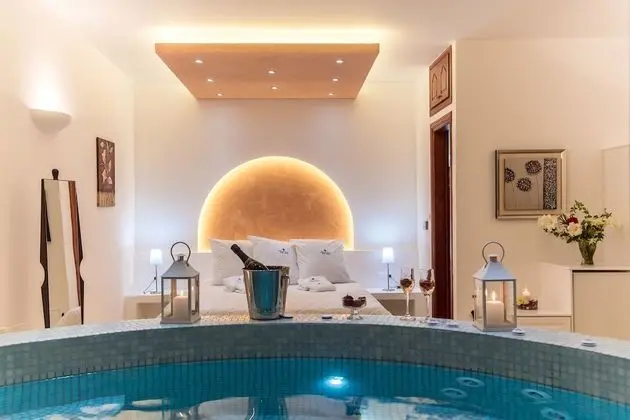 Honeymoon Süit (with Indoor Hot Tub and Caldera View)
