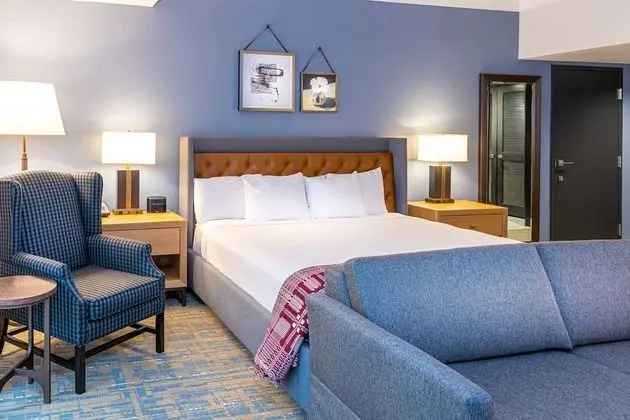 Premium Oda, 1 En Büyük (King) Boy Yatak ve Çekyat, Balkon