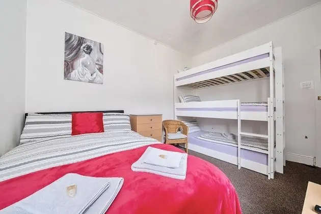Family Room (2 Adults + 3 Children)