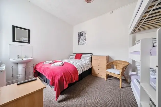 Family Room (2 Adults + 3 Children)