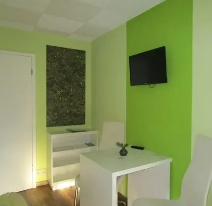 Basic Tek Büyük Yataklı Oda