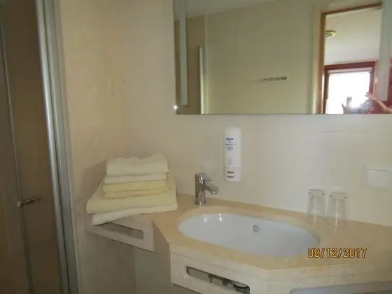 Basic Tek Büyük Yataklı Oda