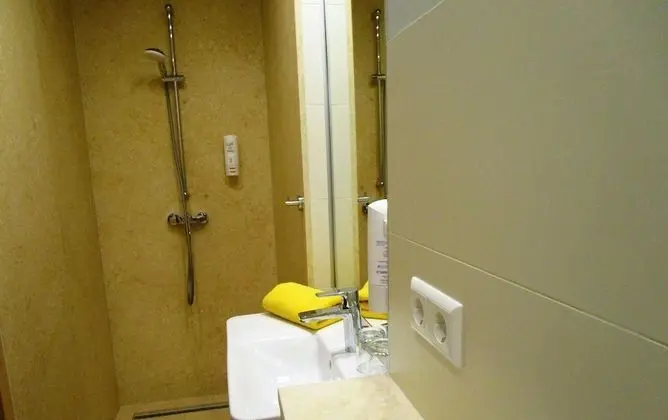 Basic Tek Büyük Yataklı Oda