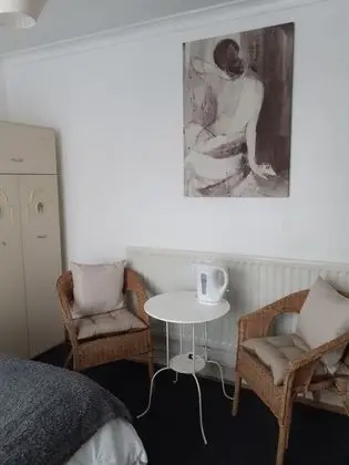 Tek Büyük Yataklı Oda, Ortak Banyo, Bahçeli