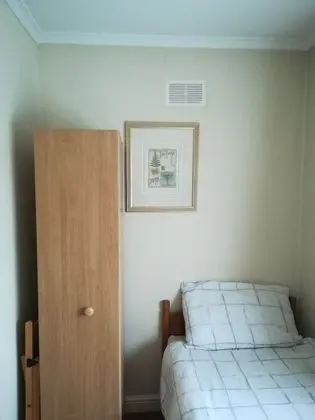 Tek Kişilik Oda, Ortak Banyo, Bahçeli