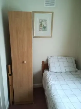 Tek Kişilik Oda, Ortak Banyo, Bahçeli