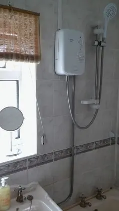 Tek Kişilik Oda, Ortak Banyo, Bahçeli