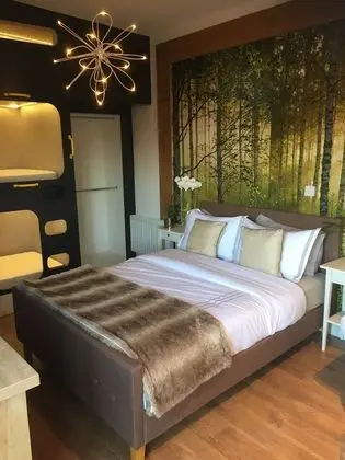 Deluxe Stüdyo (Studio West)