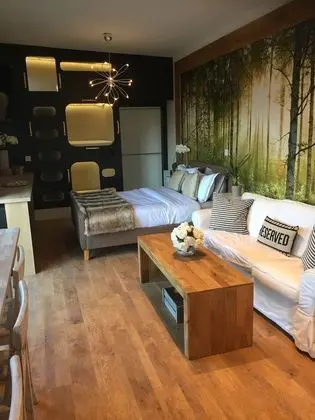 Deluxe Stüdyo (Studio West)