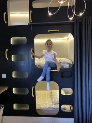 Deluxe Stüdyo (Studio West)
