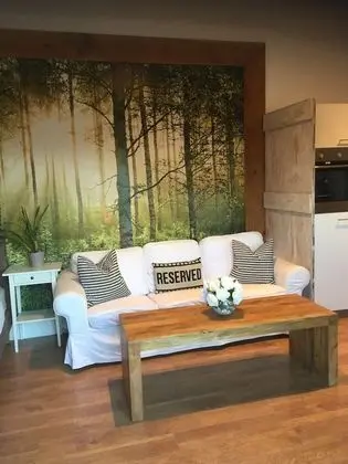 Deluxe Stüdyo (Studio West)