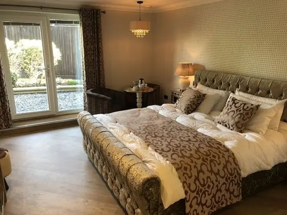 Luxury Tek Büyük Yataklı Oda, 1 En Büyük (King) Boy Yatak, Bahçe Manzaralı (1)