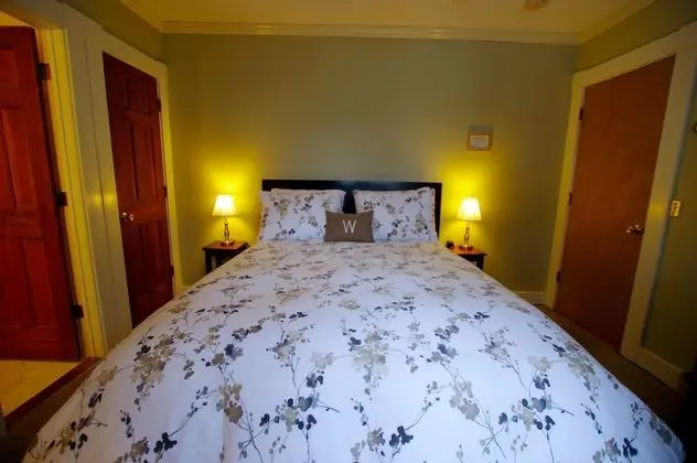 Standard Oda (1 Full Bed)