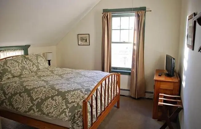 Standard Oda (1 Full Bed)