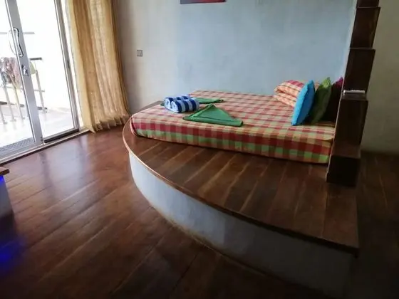 Deluxe Tek Büyük Yataklı Oda, Balkon, Nehir Manzaralı