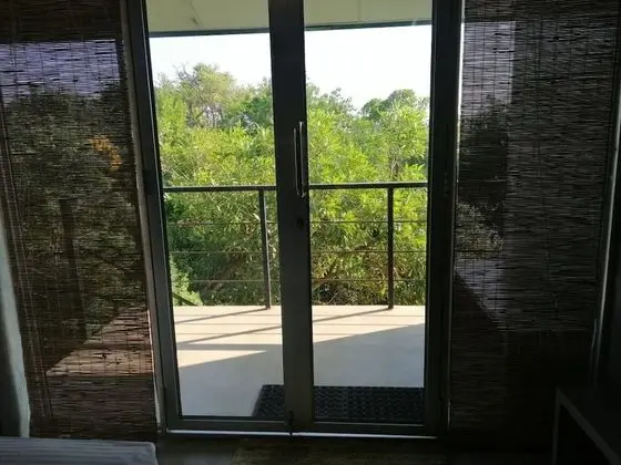 Family Oda, Balkon, Nehir Manzaralı