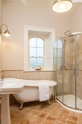 Süit, Özel Banyo (Furlong)