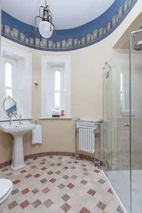 Süit, Özel Banyo (Thornhill)