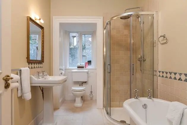Süit, Özel Banyo (Thornhill)